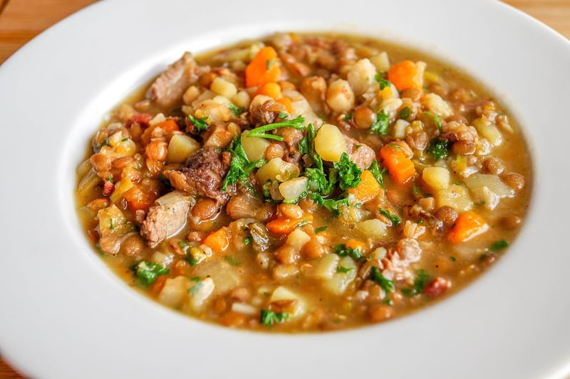 Lentil stew with spinach and tomatoes